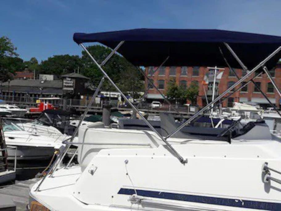 Hotel Waterfront 32' Bayliner Yacht Providence Exterior foto