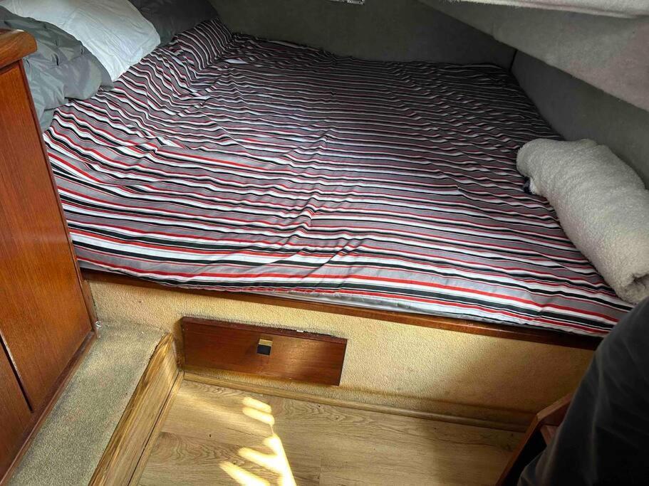 Hotel Waterfront 32' Bayliner Yacht Providence Exterior foto